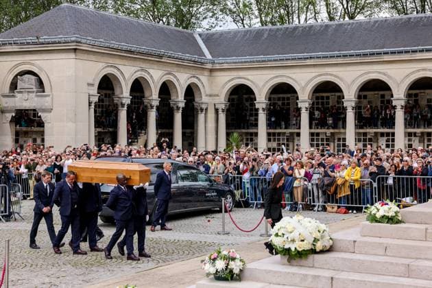 Entertainment Themen der Woche KW25 Entertainment Bilder des Tages Arrivals at the funeral of French singer songwriter and actress Francoise Hardy at Pere Lachaise Cemetery in Paris, France, on June 20, 2024 Jacovides Moreau Bestimage Arrivals at the funeral of French singer songwriter and actress Francoise Hardy at Pere Lachaise Cemetery in Paris, France, on June 20, 2024 Paris France  Copyright: xJACOVIDES-MOREAUx xBESTIMAGExJACOVIDES-MOREAUx xBESTIMAGEx