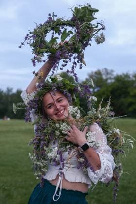 Summer Solstice Celebration In Poland A girl celebrates the summer solstice during the Kupala Night by the Krakus Mound in Krakow, Poland on June 20th, 2024. The KupaÅ‚a Night is Old Slavic holiday falling on the shortest night of the year. During that night rituals were performed such as gathering and making crowns from herbs and wild flowers by girls and young women, sending garlands on water; lighting fires, dancing, singing, and jumping over fire. Krakow Poland  Copyright: xBeataxZawrzelx originalFilename: zawrzel-summerso240620_npWE6.jpg