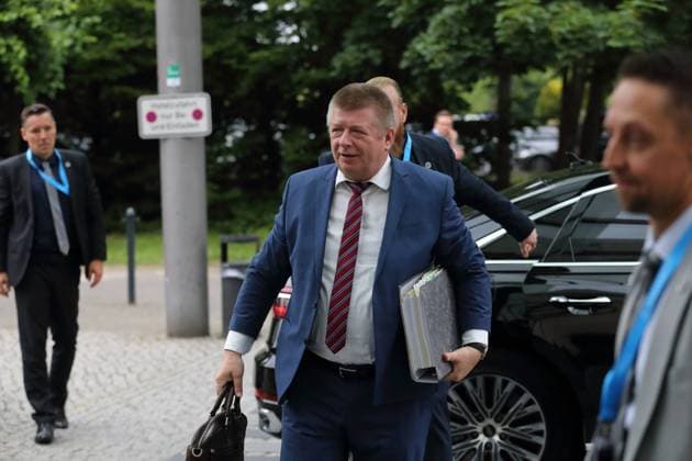 Thomas Haldenwang (Präsident Bundesamt für Verfassungsschutz BfV) kommt zur Plenarsitzung der Innenministerkonferenz (IMK) im Dorint Hotel in Potsdam, 21. Juni 2024. Innenministerkonferenz in Potsdam *** Thomas Haldenwang President of the Federal Office for the Protection of the Constitution BfV arrives at the plenary session of the Conference of Interior Ministers IMK at the Dorint Hotel in Potsdam, June 21, 2024 Conference of Interior Ministers in Potsdam
