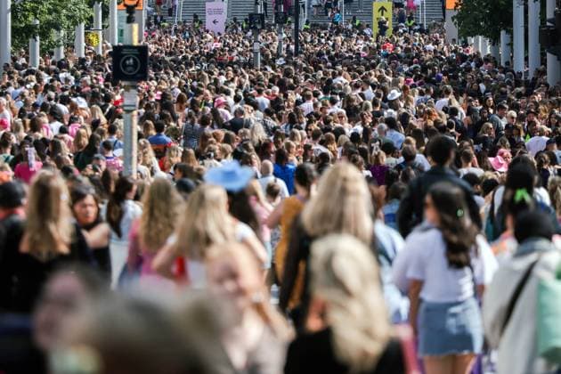 . 21 06 2024. London, United Kingdom. Taylor Swift Fans Wembley. Taylor Swift fans arrive at Wembley for the first night of her sell out stadium appearances as part of her Eras Tour.  xMartynxWheatleyx xi-Imagesx IIM-25318-0007