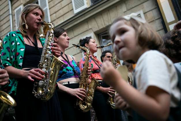 News Themen der Woche KW25 News Bilder des Tages June 22, 2024, Paris, France, France: On June 21st, French celebrates FoÂªte de la Musique, or Ã¢â‚¬oeWorld Music Day.Ã¢â‚¬Â All over France, there will be free concerts performed by professional and amateur musicians alike who will take advantage of today being the longest day of the year to fill the air with music covering all genres. Paris France - ZUMAh280 20240622_znp_h280_005 Copyright: xMathiasxHengx
