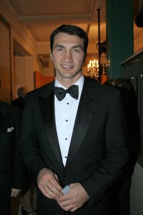 THE 2006 BERLINALE INTERNATIONAL FILM FESTIVAL IN BERLIN, GERMANY VITALI KLITSCHKO AT THE 2006 BERLINALE INTERNATIONAL FILM FESTIVAL IN BERLIN, GERMANY. 13 FEBRUARY 2006. PICTURES: ANDREAS NEUBAUER-PHOTOSELECTION *RESTRICTED*,  Copyright: xPhotoxSelectionx xAvalonx 0547356951