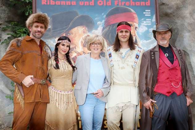 Entertainment Themen der Woche KW25 Entertainment Bilder des Tages Jan Hartmann, Sila Sahin, Ute Thienel, Alexander Klaws und Nick Wilder beim Pressetermin mit Ausschnitten aus dem Stück Winnetou II - Ribanna und Old Firehand der 71. Karl-May-Spiele 2024 im Freilichttheater am Kalkberg. Bad Segeberg, 21.06.2024 *** Jan Hartmann, Sila Sahin, Ute Thienel, Alexander Klaws and Nick Wilder at the press event with excerpts from the play Winnetou II Ribanna and Old Firehand of the 71 Karl May Games 2024 at the open-air theater at Kalkberg Bad Segeberg, 21 06 2024 Foto:xgbrcix xFuturexImagex winnetou_4626