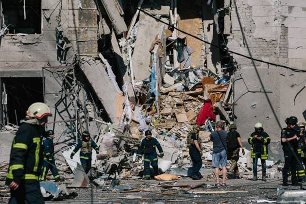 News Themen der Woche KW25 News Bilder des Tages Consequences Of The Air Strike In Kharkiv A house is being partially destroyed in Kharkiv, on June 22, 2024. Kharkiv Ukraine  Copyright: xPavloxPakhomenkox originalFilename: pakhomenko-notitle240622_npB35.jpg