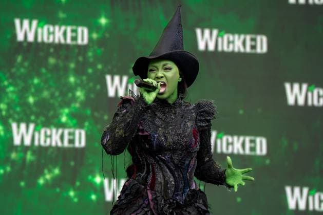 Entertainment Themen der Woche KW25 West End live in London, UK - 22 Jun 2024 Alexia Khadime as Elphaba from musical Wicked seen singing on stage in full costume at West End Live. Musical Theatre shows from the West End and touring shows all come to perform for packed crowds in Trafalgar Square. London United Kingdom Copyright: xBonniexBritainx xSOPAxImagesx WEW09728