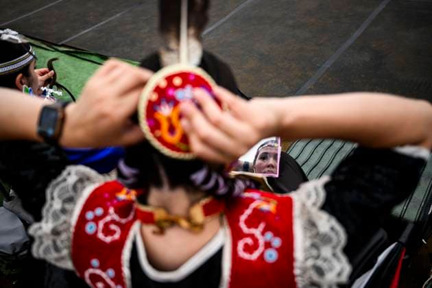 June 23, 2024, Ottawa, On, CAN: Fancy shawl dancer Jennifer Tenasco adjusts her regalia on the sidelines of the arena at the Summer Solstice Indigenous Festival s 2024 Competition Pow Wow at Madahoki Farm in Ottawa, Sunday, June 23, 2024. Ottawa CAN  - ZUMAc35_ 20240623_zaf_c35_013 Copyright: xJustinxTangx