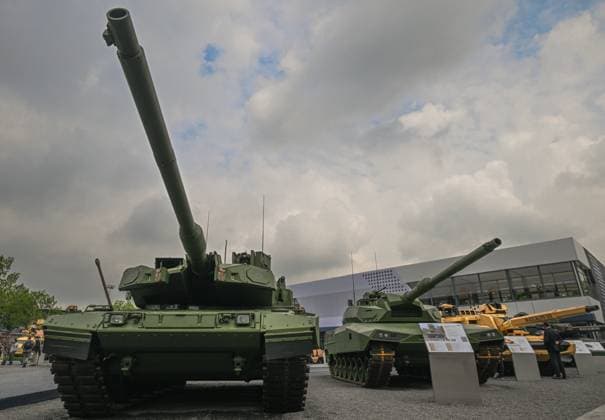 Eurosatory: The World s Largest Defense And Security Exhibition VILLEPINTE, FRANCE - JUNE 21: (L-R) Leopard 2 A8, Leopard 2A-RC 3.0 main battle tank, the French-German joint venture, KNDS, and Leclerc Evolution 120mm Manned Ascalon Turret, on display at the Eurosatory Defense and Security expo, on June 21, 2024, in Paris-Nord Villepinte exhibition center, Seine-Saint-Denis, France. Eurosatory, held biennially in Paris-Nord Villepinte Exhibition Centre, is the largest international exhibition for the land and air-land defense and security industry. Villepinte France  Copyright: xArturxWidakx originalFilename: widak-eurosato240621_npvyv.jpg