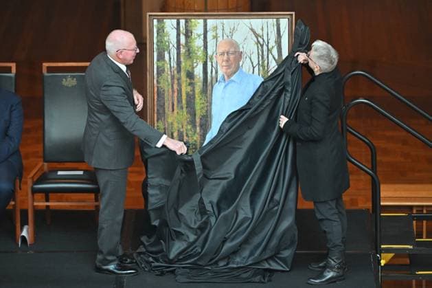 GOVERNOR GENERAL PORTRAIT UNVEILING, Governor-General David Hurley and artist Jude Rae during the unveiling of his official portrait at Parliament House in Canberra, Monday, June 24, 2024. ( NO ARCHIVING, EDITORIAL USE ONLY, NO USE IN BOOKS WITHOUT CONSENT CANBERRA AUSTRALIAN CAPTIAL TERRITORY AUSTRALIA  Copyright: xMICKxTSIKASx 20240624162123431966