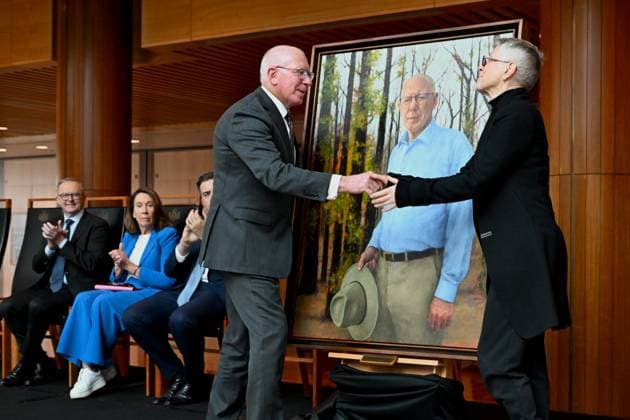GOVERNOR GENERAL PORTRAIT UNVEILING, Governor-General David Hurley and artist Jude Rae during the unveiling of his official portrait at Parliament House in Canberra, Monday, June 24, 2024. ( NO ARCHIVING, EDITORIAL USE ONLY, NO USE IN BOOKS WITHOUT CONSENT CANBERRA AUSTRALIAN CAPITAL TERRITORY AUSTRALIA  Copyright: xLUKASxCOCHx 20240624190297589586