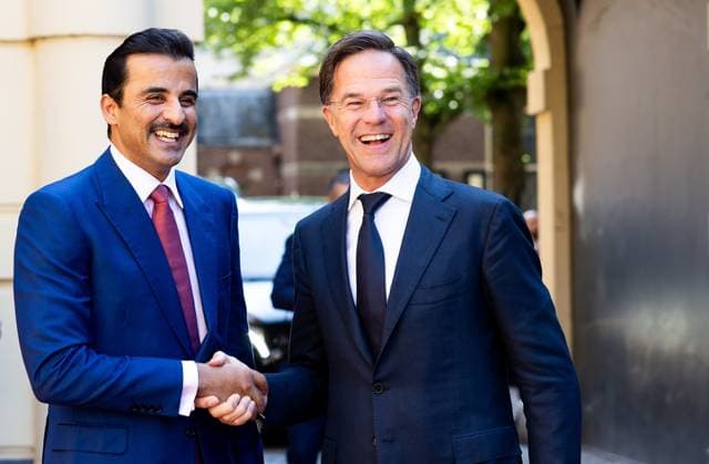 News Themen der Woche KW26 News Bilder des Tages THE HAGUE - The Emir of the State of Qatar Sheikh Tamim bin Hamad Al Thani is received by outgoing Prime Minister Mark Rutte at the Binnenhof. The Emir is making an official visit to the Netherlands to further strengthen ties with Qatar. ANP IRIS VAN DEN BROEK netherlands out - belgium out  Copyright: xx x501935000x originalFilename: 501935000.jpg