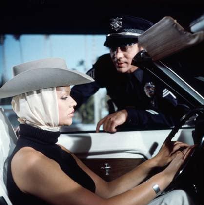 Sergeant Berry Sergeant Berry, deutsche Krimi-Serie, ZDF, 1974, Drehbuch: Viola Liessem, Regie: Harald Philipp, Folge: Sergeant Berry und der Wasserskihase, Szene: Heidi Stroh als Diane Sorelle, Klausjürgen Wussow als Sergeant Berry, Deutschland Copyright: ArthurxGrimm AGR_82008424 EDITORIAL USE ONLY