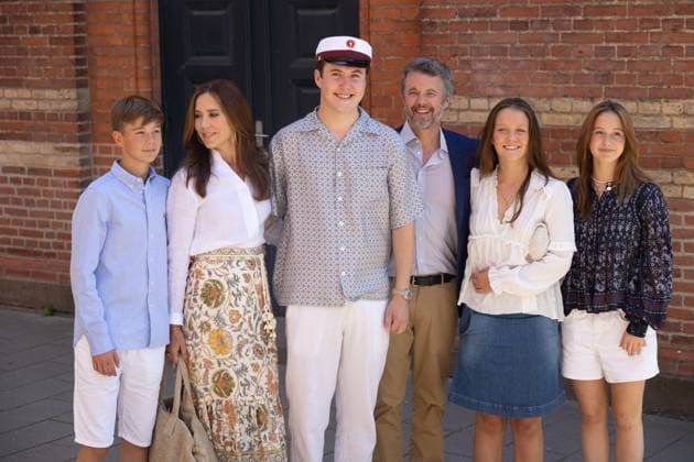 Entertainment Themen der Woche KW26 Entertainment Bilder des Tages (L-R) Prince Vincent, Queen Mary, Crown Prince Christian, King Frederik, Princess Isabella, and Princess Josephine after Crown Prince Christian graduated from Ordrup Gymnasium in Copenhagen, Monday, June 24, 2024 Ordrup Ordrup Gymnasium Denmark Copyright: xKristianxTuxenxLadegaardxBergx 2E6A9873