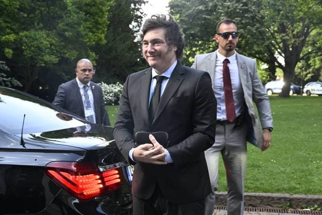 News Themen der Woche KW26 News Bilder des Tages Argentine President Javier Milei (center) comes to the conference entitled With efficient government towards competitive economy , on June 24, 2024, in Prague, Czech Republic. (CTKxPhoto KaterinaxSulova) CTKPhotoP2024062405711  CTKPhotoP2024062405711
