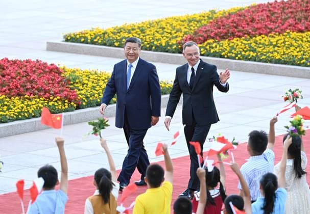 News Themen der Woche KW26 News Bilder des Tages (240624) -- BEIJING, June 24, 2024 -- Chinese President Xi Jinping holds a welcome ceremony for Polish President Andrzej Duda, who is on a state visit to China, at the square outside the east gate of the Great Hall of the People prior to the talks between Xi and Duda, in Beijing, capital of China, June 24, 2024. Xi held talks with Duda at the Great Hall of the People in Beijing on Monday. ) CHINA-BEIJING-XI JINPING-POLISH PRESIDENT-TALKS (CN) YuexYuewei 