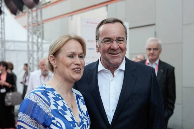 News Themen der Woche KW26 Sommerfest der Niedersächsischen Landesregierung Sommerfest der Niedersächsischen Landesregierung am 24. Juni 2024 in Berlin, Bundesverteidigungsminister, Boris Pistorius, SPD, Julia Schwanholz Berlin Berlin GER *** Summer Party of the State Government of Lower Saxony Summer Party of the State Government of Lower Saxony on June 24, 2024 in Berlin, Federal Minister of Defense, Boris Pistorius, SPD, Julia Schwanholz Berlin Berlin GER