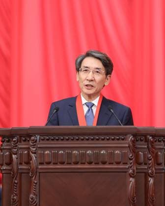 (240624) -- BEIJING, June 24, 2024 -- Xue Qikun, an academician of the Chinese Academy of Sciences (CAS) from Tsinghua University, who won the national top sci-tech award for the year 2023, speaks on behalf of all the national science and technology award recipients at the Great Hall of the People in Beijing, capital of China, June 24, 2024. A meeting conflating the national sci-tech conference, the national science and technology award conference, and the general assemblies of the members of the Chinese Academy of Sciences (CAS) and the Chinese Academy of Engineering (CAE) was held here on Monday. ) CHINA-BEIJING-NATIONAL TOP SCI-TECH AWARD (CN) YaoxDawei