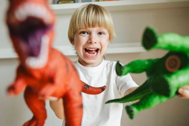 Creative Highlights Symbolbilder Cute boy playing with dinosaur toys at home model released, Symbolfoto property released, ALKF01200