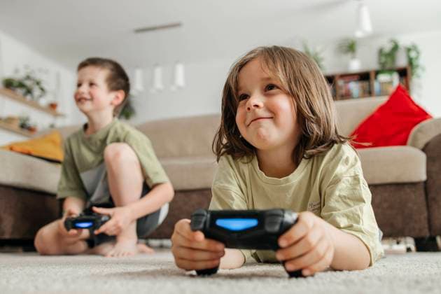 Playful siblings playing video game at home model released, Symbolfoto property released, ELMF00429