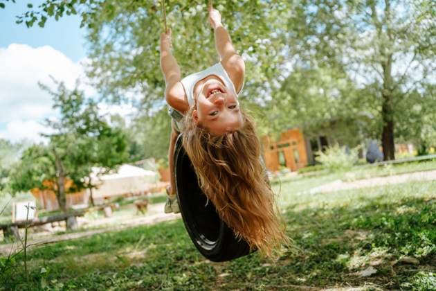 Creative Highlights Symbolbilder Playful girl on tire swing at farm model released, Symbolfoto, MDOF02562