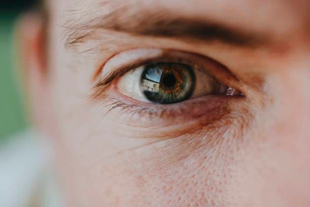 Creative Highlights Symbolbilder Close-up of man eye and face model released, Symbolfoto property released, YTF02423