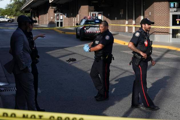 June 25, 2024, Toronto, On, CANADA: Toronto Police officers work the scene of a stabbing at Jane Subway Station in Toronto, on Tuesday, June 25, 2024. Toronto CANADA  - ZUMAc35_ 20240625_zaf_c35_128 Copyright: xArlynxMcadoreyx