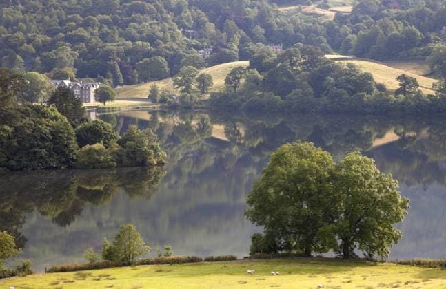 The beautiful reflective still waters at Grasmere, the Lake District, Cumbria, England. ,model released, Symbolfoto; der Schönes nachdenkendes noch Gewässer im Grasmere, der See District, Cumbria, Englands ,model released, Symbolfoto ING_45998_00007 RECORD DATE NOT STATED