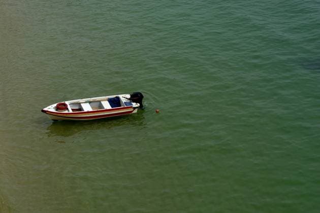 small woden boat at the green ocean water ,model released, Symbolfoto; kleine woden Boot im der Grün Ozean Wasser ,model released, Symbolfoto ING_47879_12613 RECORD DATE NOT STATED