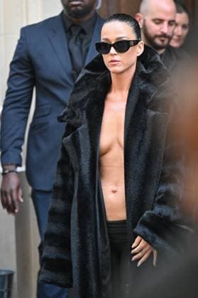 Entertainment Bilder des Tages PFW Balenciaga Outside Arrivals Katy Perry at Balenciaga show during PFW Haute Couture in Paris, France on June 26, 2024. Photo by Julien Reynaud APS-Medias ABACAPRESS.COM Paris France  Copyright: xReynaudxJulien APS-Medias ABACAx