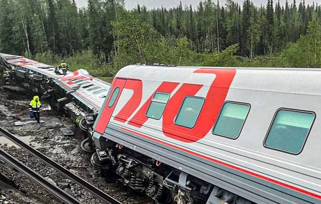 News Themen der Woche KW26 News Bilder des Tages RUSSIA, KOMI REPUBLIC - JUNE 27, 2024: A passenger train from Vorkuta to Novorossiysk partially derailed on the Inta-1 - Ugolny section of the Northern Railway. RZD reports casualties. North Western Transport Prosecutor s Office TASS  71498268