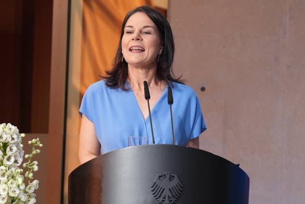 Tag des Peacekeeping, Verleihung fuer Internationale Friedenseinsaetze durch Bundesminister Aussenministerin Annalena Baerbock im Portrait bei ihrer Rede bei der Auszeichnung fuer internationale Friedenseinsaetze am Tag des Peacekeeping, Berlin, 27.06.2024 Berlin Berlin Deutschland