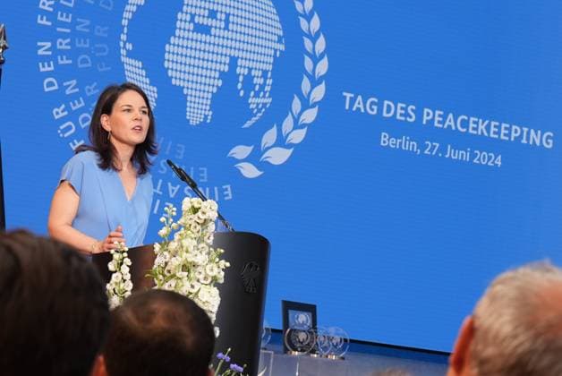 Tag des Peacekeeping, Verleihung fuer Internationale Friedenseinsaetze durch Bundesminister Aussenministerin Annalena Baerbock bei der Auszeichnung fuer internationale Friedenseinsaetze am Tag des Peacekeeping, Berlin, 27.06.2024 Berlin Berlin Deutschland