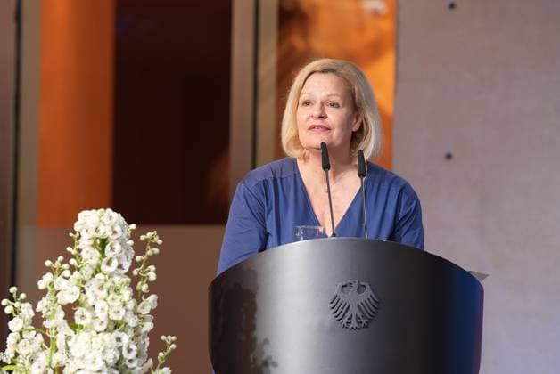 Tag des Peacekeeping, Verleihung fuer Internationale Friedenseinsaetze durch Bundesminister Bundesinnenministerin Nancy Faeser im Portrait bei seiner Rede zur Auszeichnung fuer internationale Friedenseinsaetze am Tag des Peacekeeping, Berlin, 27.06.2024 Berlin Berlin Deutschland