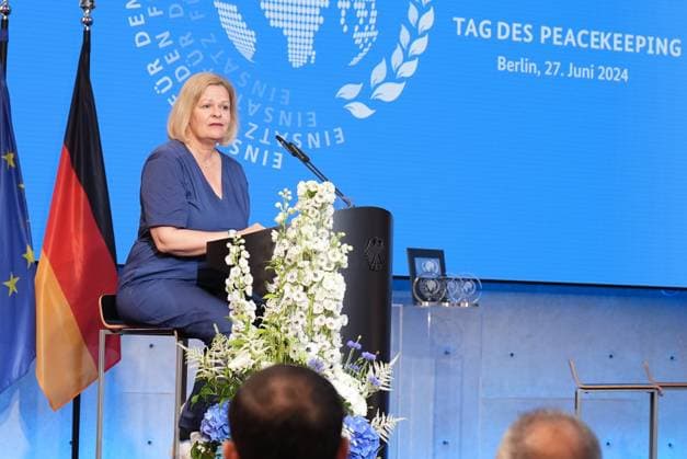 Tag des Peacekeeping, Verleihung fuer Internationale Friedenseinsaetze durch Bundesminister Bundesinnenministerin Nancy Faeser im Portrait bei seiner Rede zur Auszeichnung fuer internationale Friedenseinsaetze am Tag des Peacekeeping, Berlin, 27.06.2024 Berlin Berlin Deutschland