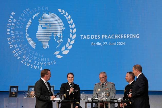 Tag des Peacekeeping 2024 Tag des Peacekeeping 2024, Ehrung von deutschem Personal in internationalen Friedenseinsätzen im AXICA Veranstaltungszentrum am Brandenburger Tor Berlin Berlin GER