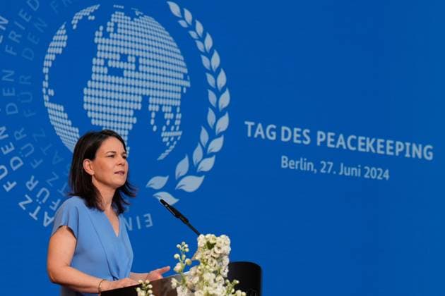 Tag des Peacekeeping 2024 Tag des Peacekeeping 2024, Ehrung von deutschem Personal in internationalen Friedenseinsätzen im AXICA Veranstaltungszentrum am Brandenburger Tor, Bundesaußenministerin Annalena Baerbock Berlin Berlin GER