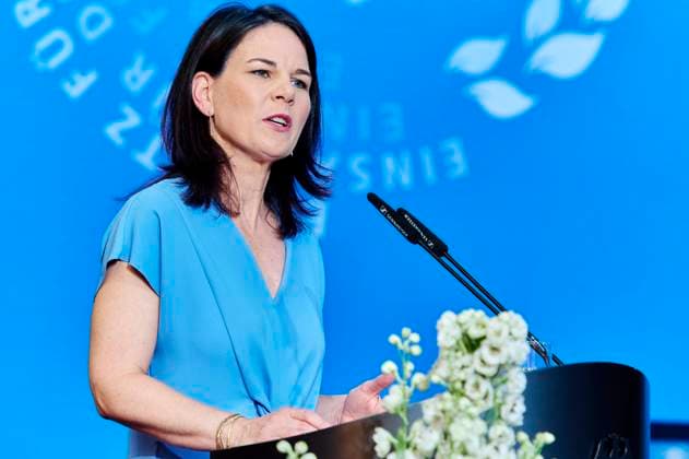 Annalena Baerbock - Peacekeeping 2024 EUR, Deutschland, Berlin, 27.06.2024: Bundesaussenministerin Annalena Baerbock (B90 Die Grünen) würdigt am Tag des Peacekeepings den Einsatz aller deutschen Einsatzkräfte in internationalen Friedensmissionen. Geehrt werden Angehörige von NATO-, EU- und VN-Missionen. Ein Einsatz für Stabilität, Sicherheit und Frieden sowie polizeiliche und militärische Maßnahmen zur Krisenbewältigung.