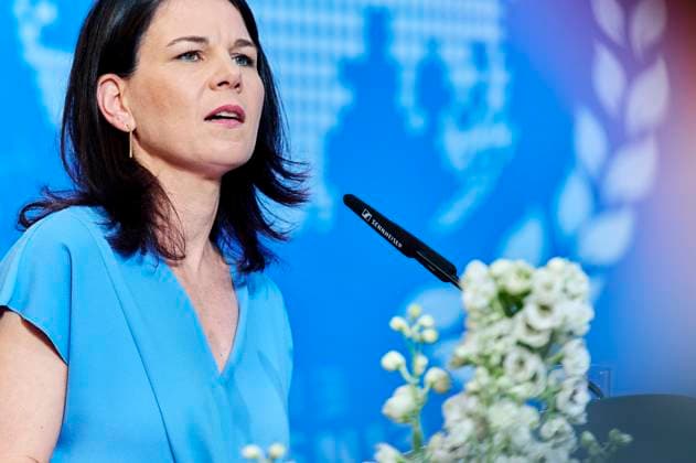 Annalena Baerbock - Peacekeeping 2024 EUR, Deutschland, Berlin, 27.06.2024: Bundesaussenministerin Annalena Baerbock (B90 Die Grünen) würdigt am Tag des Peacekeepings den Einsatz aller deutschen Einsatzkräfte in internationalen Friedensmissionen. Geehrt werden Angehörige von NATO-, EU- und VN-Missionen. Ein Einsatz für Stabilität, Sicherheit und Frieden sowie polizeiliche und militärische Maßnahmen zur Krisenbewältigung.