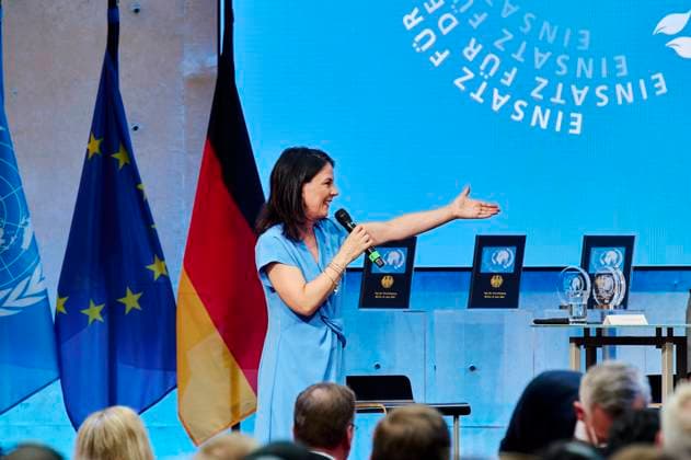 Annalena Baerbock - Peacekeeping 2024 EUR, Deutschland, Berlin, 27.06.2024: Bundesaussenministerin Annalena Baerbock (B90 Die Grünen) würdigt am Tag des Peacekeepings den Einsatz aller deutschen Einsatzkräfte in internationalen Friedensmissionen. Geehrt werden Angehörige von NATO-, EU- und VN-Missionen. Ein Einsatz für Stabilität, Sicherheit und Frieden sowie polizeiliche und militärische Maßnahmen zur Krisenbewältigung.