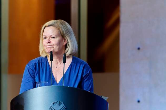 Nancy Faser - Peacekeeping 2024 EUR, Deutschland, Berlin, 27.06.2024: Bundesinnenministerin Nancy Faser (SPD) würdigt am Tag des Peacekeepings den Einsatz aller deutschen Einsatzkräfte in internationalen Friedensmissionen. Geehrt werden Angehörige von NATO-, EU- und VN-Missionen. Ein Einsatz für Stabilität, Sicherheit und Frieden sowie polizeiliche und militärische Maßnahmen zur Krisenbewältigung.