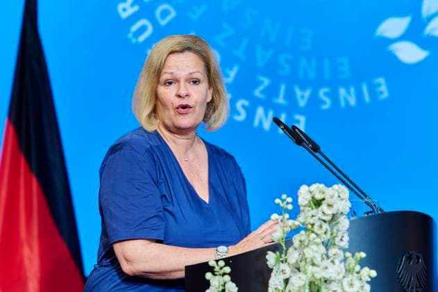 Nancy Faser - Peacekeeping 2024 EUR, Deutschland, Berlin, 27.06.2024: Bundesinnenministerin Nancy Faser (SPD) würdigt am Tag des Peacekeepings den Einsatz aller deutschen Einsatzkräfte in internationalen Friedensmissionen. Geehrt werden Angehörige von NATO-, EU- und VN-Missionen. Ein Einsatz für Stabilität, Sicherheit und Frieden sowie polizeiliche und militärische Maßnahmen zur Krisenbewältigung.