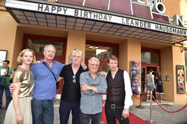 Bilder des Jahres 2024, Entertainment 06 Juni Entertainment Themen der Woche KW26 Entertainment Bilder des Tages Leander Haussmann feiert 65. Geburtstag Annita Kuhl, Leander Haussmann, Detlef Buck, Henry Hübchen, Alexaynder Scherr Leander Haussmann, Kultregisseur aus Berlin wird am 26. Juni 65 - und das Babylon feiert ihn mit einer Retrospektive seines Werkes in Berlin, am 12.06.2024 *** Leander Haussmann celebrates his 65th birthday Annita Kuhl, Leander Haussmann, Detlef Buck, Henry Hübchen, Alexaynder Scherr Leander Haussmann, cult director from Berlin turns 65 on June 26 and Babylon celebrates him with a retrospective of his work in Berlin, 12 06 2024 Photopress Mueller
