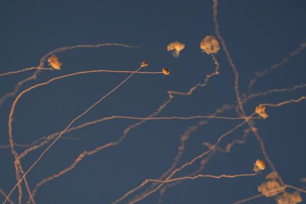 News Themen der Woche KW26 News Bilder des Tages (240627) -- SAFED, June 27, 2024 -- Streaks of smoke are seen as Israeli anti-missile system intercepts rockets fired from Lebanon, as seen from Safed of northern Israel, on June 27, 2024. Israeli Air Force Commander Tomer Bar said on Thursday that the country s forces are ready for a war against Hezbollah in Lebanon. ( JINI via Xinhua) ISRAEL-SAFED-LEBANON-ROCKETS-INTERCEPTION AyalxMargolin 