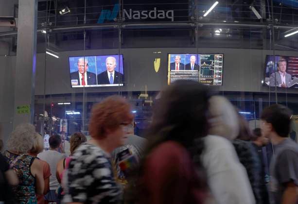 Visitors to Times Square walk past television monitors showing the CNN presidential debate between President Joe Biden and former President Donald Trump in New York on Thursday, June 27, 2024. The debate is being held in CNN s Atlanta studios with Jake Tapper and Dana Bash as moderators.  NYP20240627307 JOHNxANGELILLO