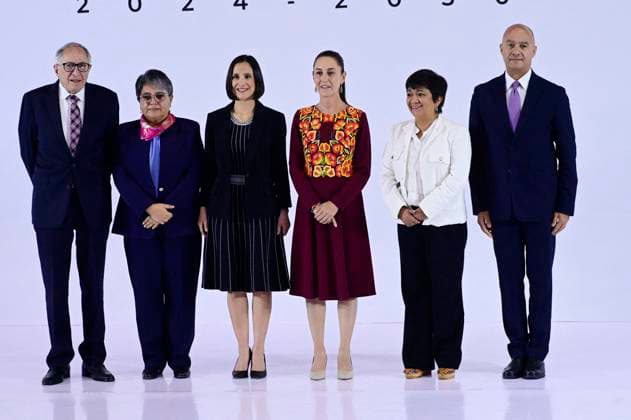President-Elect Claudia Sheinbaum Presents Her New Cabinet - Mexico City (L-R) David Kershenobich, Raquel Buenrostro, Luz Elena Gonzalez Escobar, incoming President of Mexico Claudia Sheinbaum Pardo, Edna Elena Vega, Jesús Antonio Esteva pose during the presentation of the second part of the government cabinet of Claudia Sheinbaum Pardo at Museo Interactivo de Economía (MIDE). Mexico City, Mexico, June 27, 2024. Photo by Carlos Tischler Eyepix Group ABACAPRESS.COM) Mexico City Mexico  Copyright: xTischlerxCarlos Eyepix ABACAx
