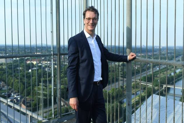 Ministerpräsident Hendrik Wüst besucht den Gasometer Oberhausen am 27.06.2024 in Oberhausen Der Gasometer Oberhausen ist ein Industriedenkmal in Oberhausen und die höchste Ausstellungs- und Veranstaltungshalle Europas. Er gehört zu den Panoramen und Landmarken sowie den Ankerpunkten der Route der Industriekultur. Hendrik Wüst ( Ministerpräsident NRW ) *** Minister President Hendrik Wüst visits the Gasometer Oberhausen on 27 06 2024 in Oberhausen The Gasometer Oberhausen is an industrial monument in Oberhausen and the highest exhibition and event hall in Europe It is one of the panoramas and landmarks as well as anchor points of the Route of Industrial Heritage Hendrik Wüst Minister President NRW xRx