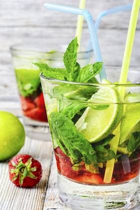 Mojito alcoholic drink ,model released, Symbolfoto