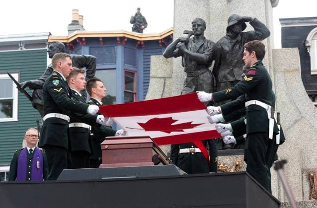July 1, 2024, St. John s, Nl, Canada: Pallbearers, members of the Royal Newfoundland Regiment, remove the Canadian Flag as an unknown First World War Newfoundland and Labrador soldier is interned at the National War Memorial in St. John s Monday, July 1, 2024. St. John s Canada  - ZUMAc35_ 20240701_zaf_c35_020 Copyright: xPaulxDalyx