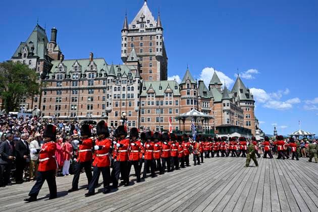 July 1, 2024, Quebec, Pq, Canada: Members of the Royal 22nd Regiment, the Vandoos, march during Canada Day celebrations on the Dufferin Terrasse in front of the Chateau Frontenac, Monday, July 1, 2024 in Quebec City. Quebec Canada  - ZUMAc35_ 20240701_zaf_c35_041 Copyright: xJacquesxBoissinotx