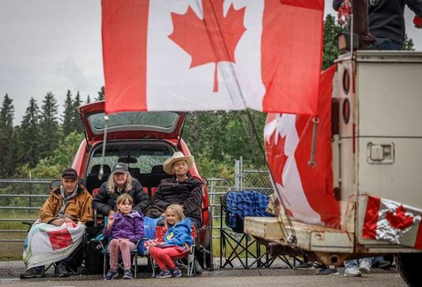 July 1, 2024, Cremona, Ab, CANADA: A family watches a parade float go by from the shelter of their vehicle during rainy Canada Day celebrations in Cremona, Alta., Monday, July 1, 2024. Cremona CANADA  - ZUMAc35_ 20240701_zaf_c35_065 Copyright: xJeffxMcintoshx
