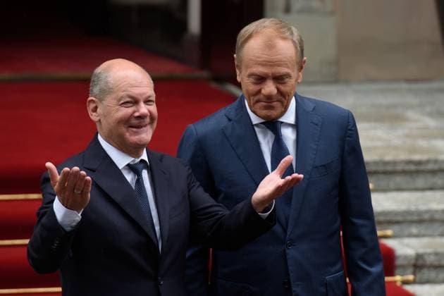 News Themen der Woche KW27 News Bilder des Tages Poland s PM Donald Tusk Hosts German Chancellor Olaf Scholz Polish Prime Minister Donald Tusk is welcoming German Chancellor Olaf Scholz during a bilateral meeting in Warsaw, Poland, on July 2, 2024. Warsaw Poland Poland  Copyright: xAleksanderxKalkax originalFilename: kalka-polandsp240702_npjcL.jpg